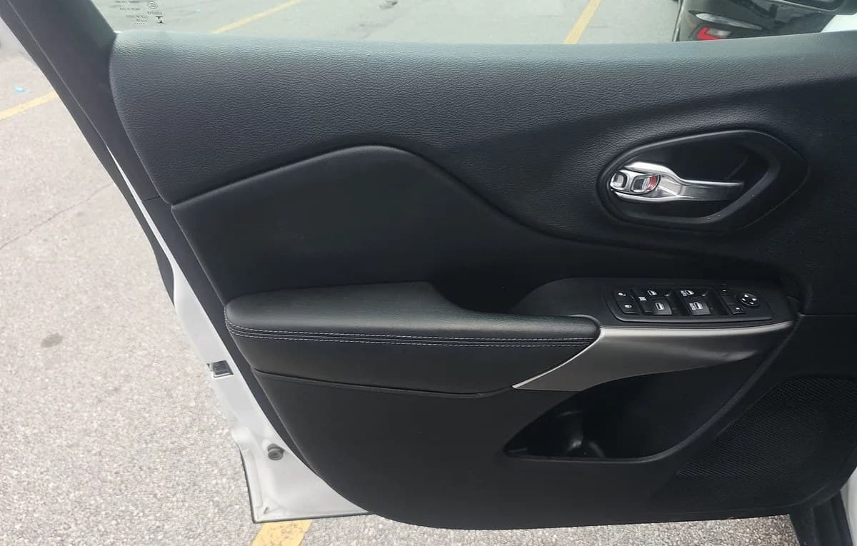2019 JEEP CHEROKEE LATITUDE Plus 6