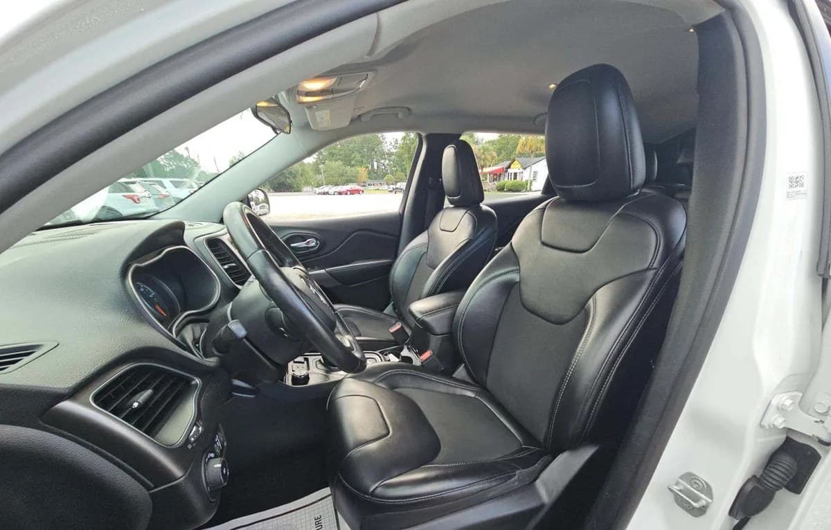 2019 JEEP CHEROKEE LATITUDE PLUS 4