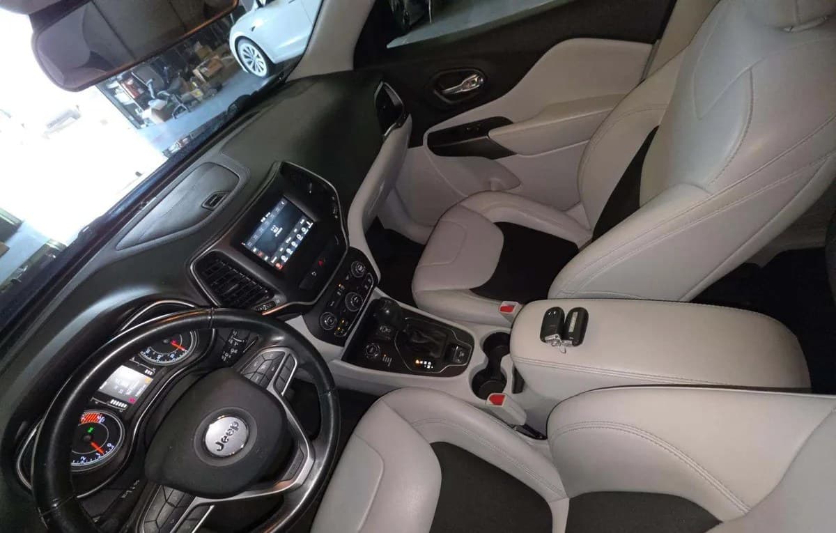 2020 JEEP CHEROKEE LATITUDE Plus 5