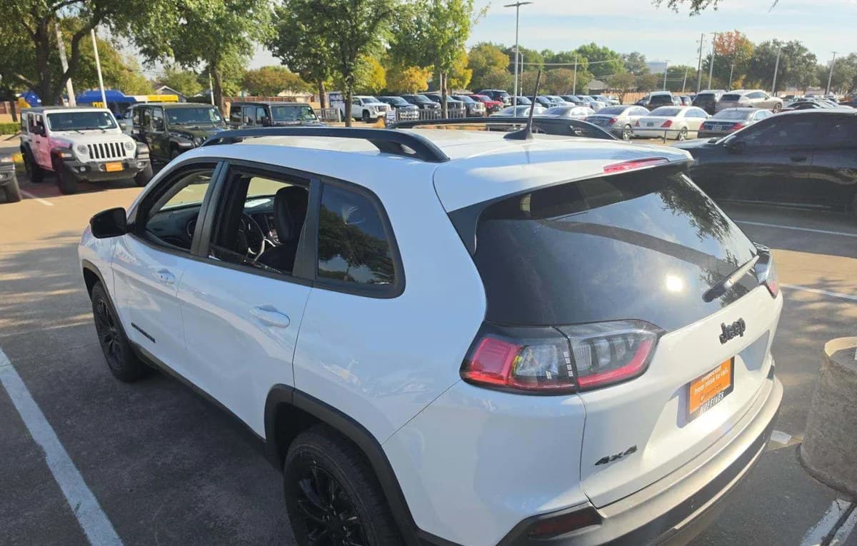 2023 JEEP CHEROKEE ALTITUDE Lux 3
