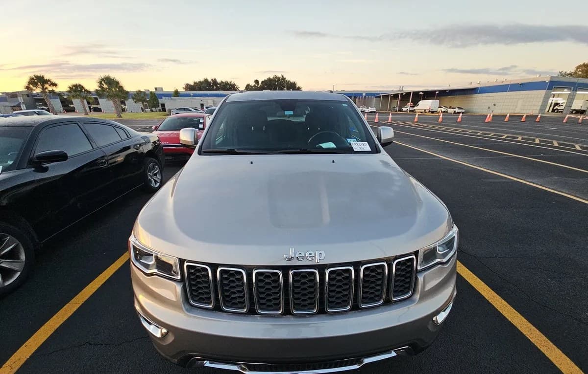 2021 JEEP GRAND CHEROKEE LAREDO E Edition 3