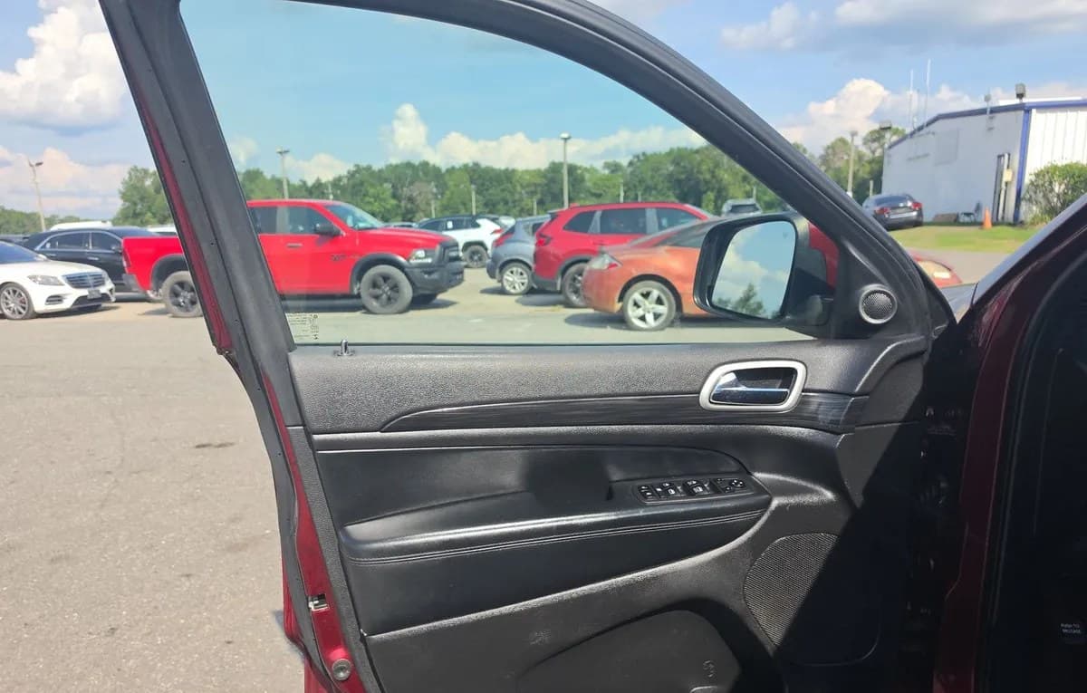 2021 JEEP GRAND CHEROKEE LAREDO E Edition 6