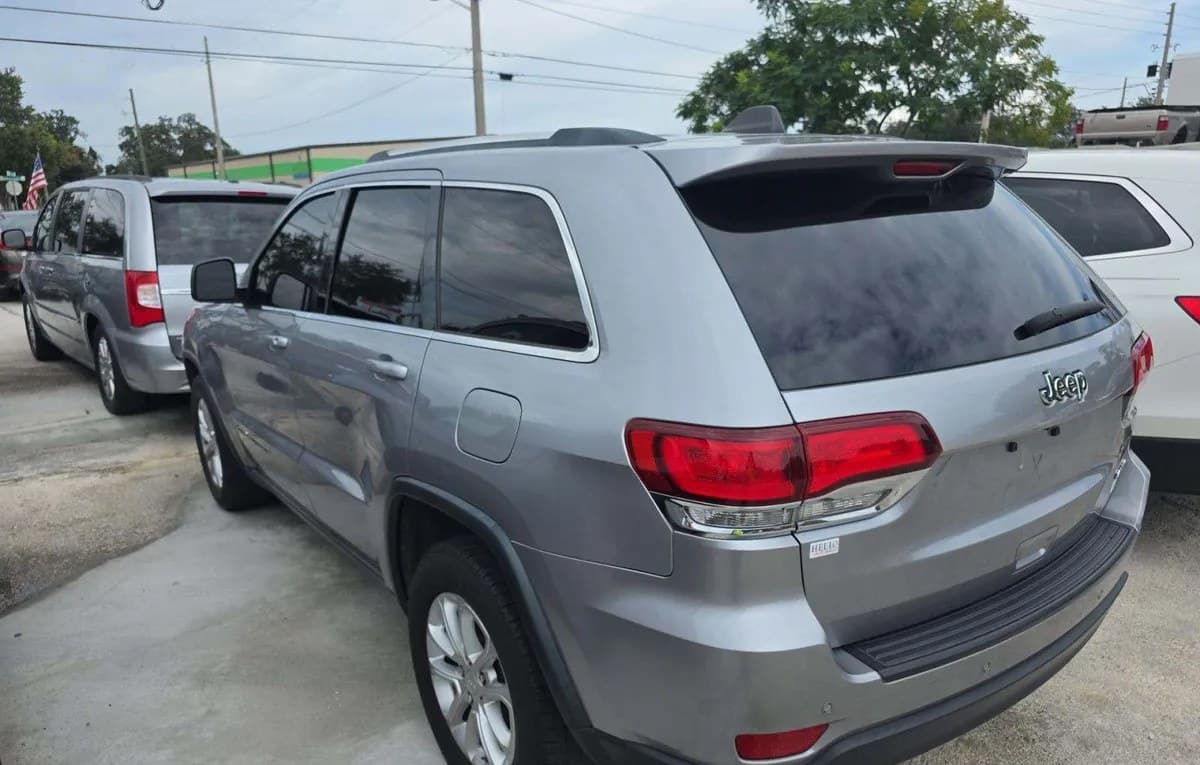 2021 JEEP GRAND CHEROKEE LAREDO E Edition 3