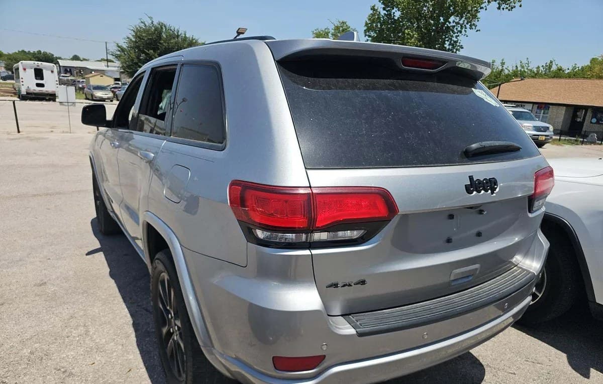 2021 JEEP GRAND CHEROKEE LAREDO X 3