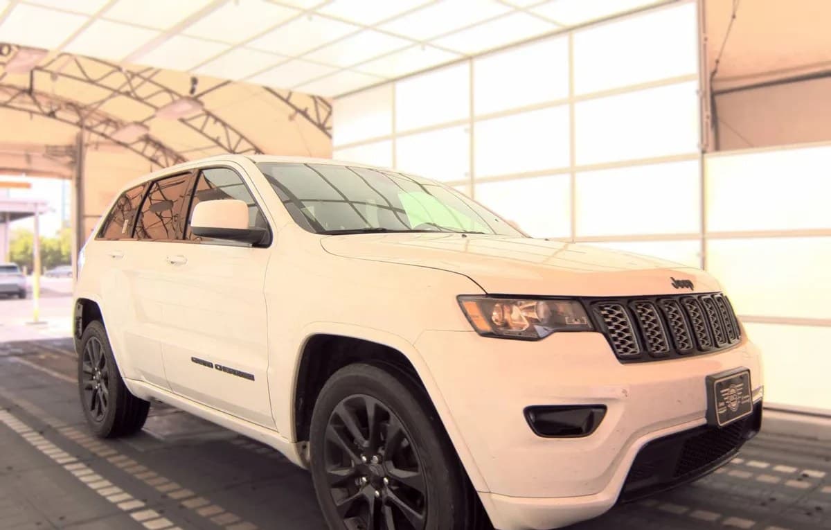 2019 JEEP GRAND CHEROKEE LAREDO ALTITUDE Edition 4
