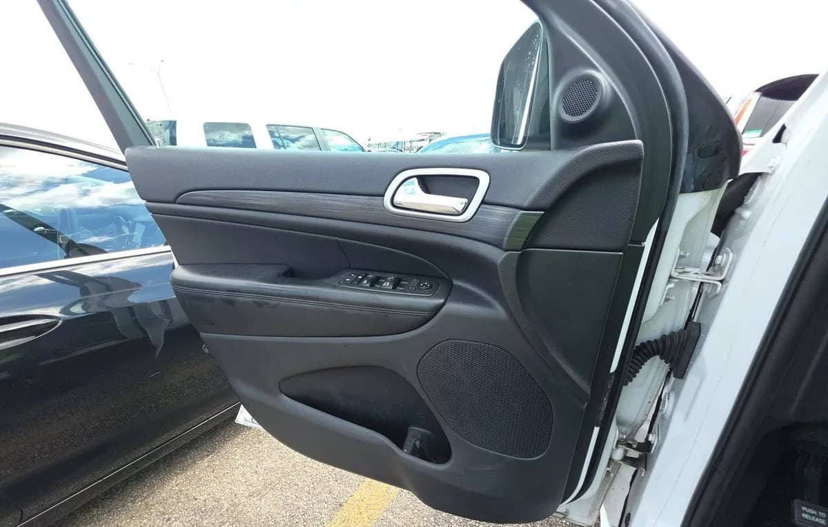2019 JEEP GRAND CHEROKEE LAREDO ALTITUDE Edition 6