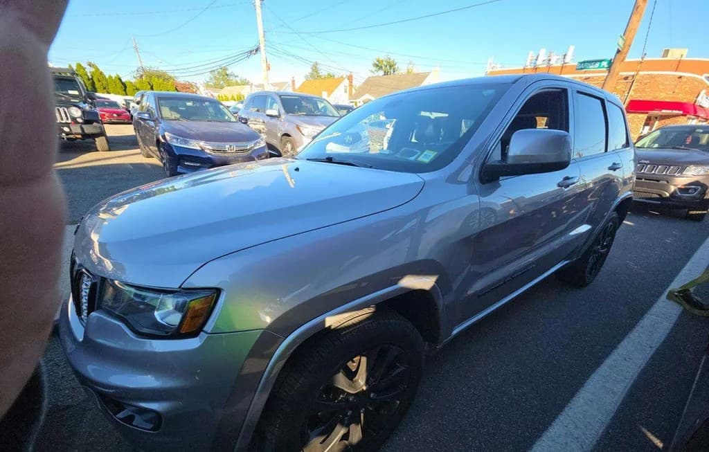 2017 JEEP GRAND CHEROKEE ALTITUDE EDITION 1