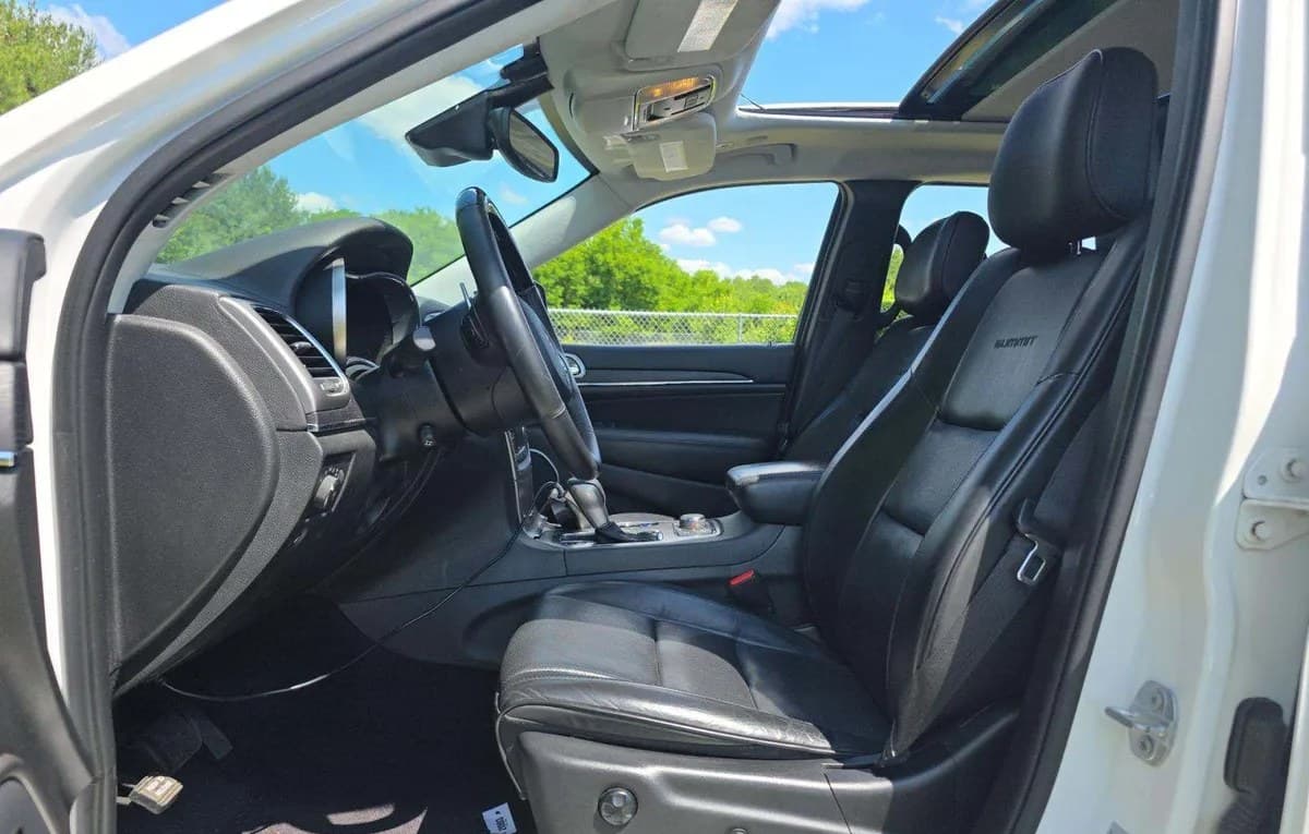 2017 JEEP GRAND CHEROKEE Summit 4
