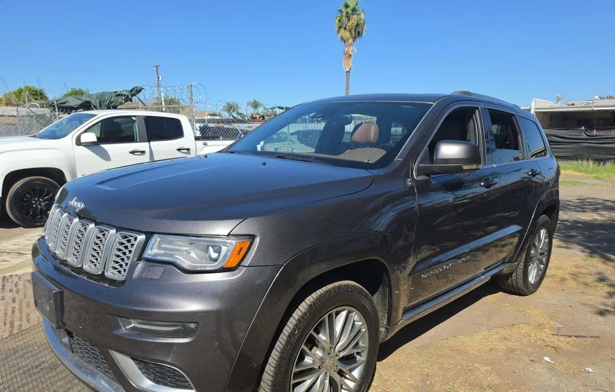 2017 JEEP GRAND CHEROKEE Summit 2