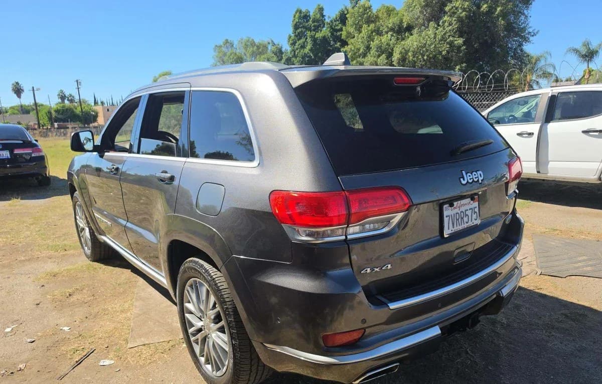 2017 JEEP GRAND CHEROKEE Summit 3