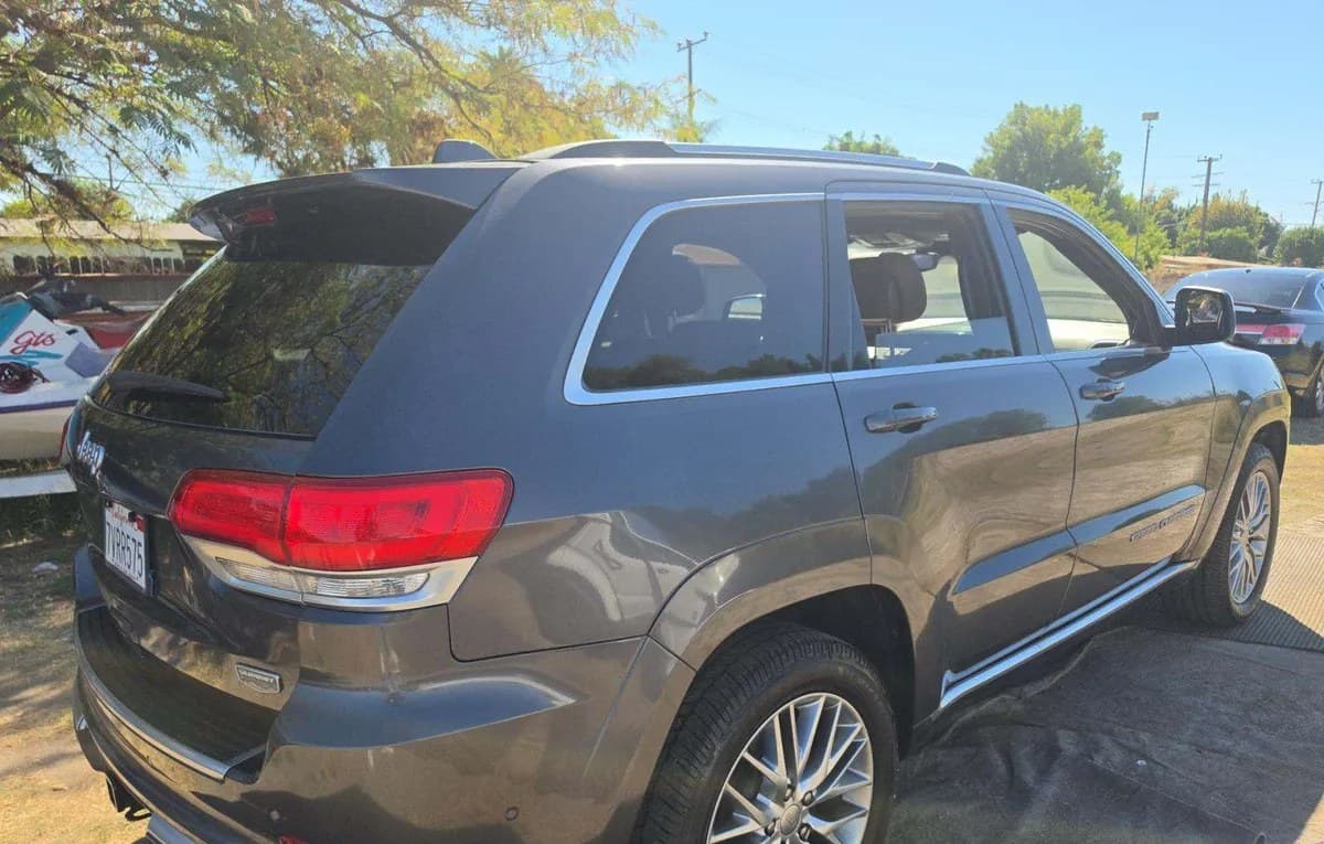 2017 JEEP GRAND CHEROKEE Summit 4