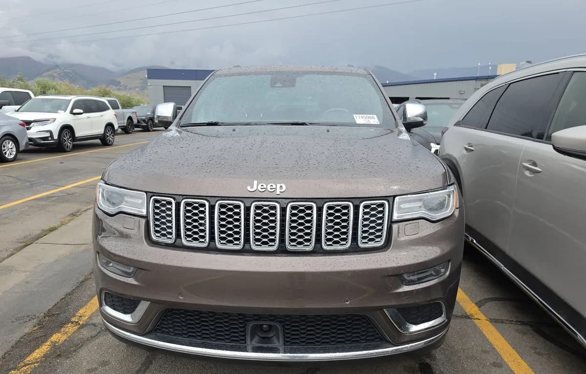 2018 JEEP GRAND CHEROKEE Summit 3