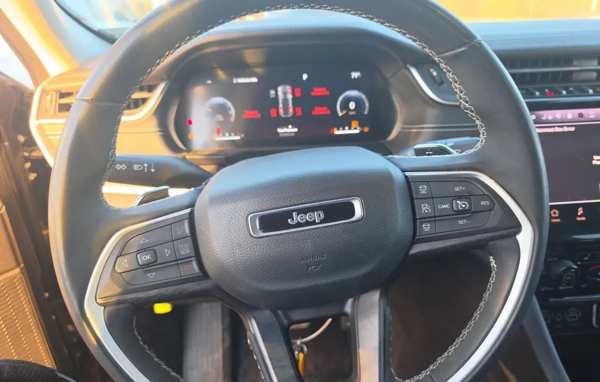 2023 JEEP GRAND CHEROKEE LIMITED 7