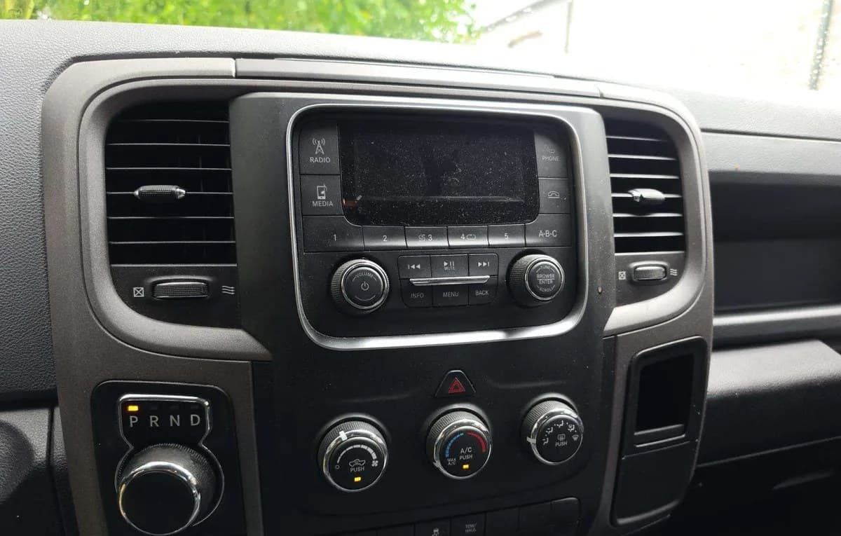 2019 RAM 1500 CLASSIC TRADESMAN EXTENDED CAB MEDIUM BED 7