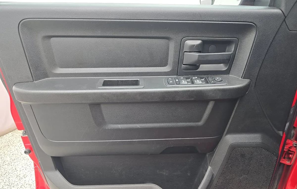 2019 RAM 1500 CLASSIC ST EXTENDED CAB MEDIUM BED 6