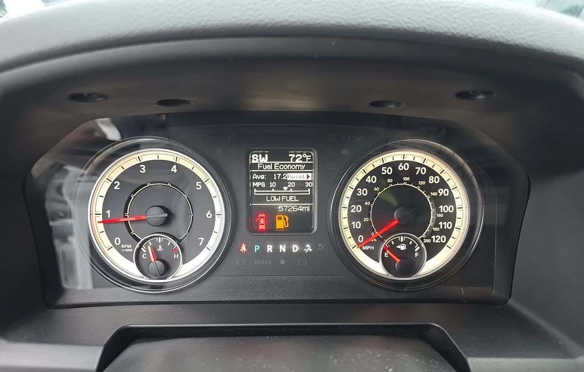 2017 RAM 1500 TRADESMAN EXTENDED CAB MEDIUM BED 6