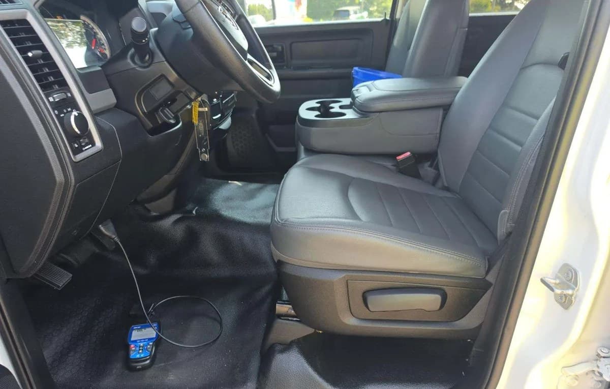 2017 RAM 1500 TRADESMAN EXTENDED CAB MEDIUM BED 4