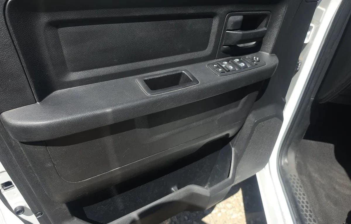 2017 RAM 1500 TRADESMAN EXTENDED CAB MEDIUM BED 6