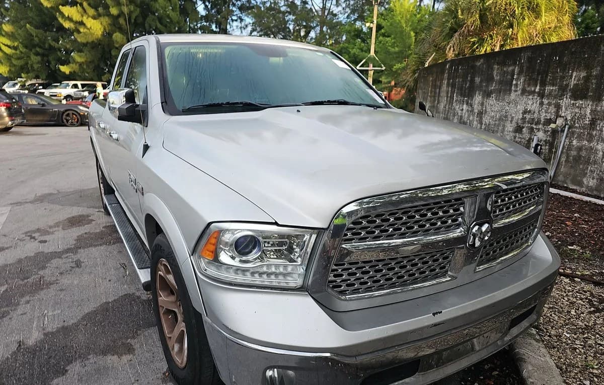 2018 RAM 1500 LARAMIE EXTENDED CAB MEDIUM BED 4