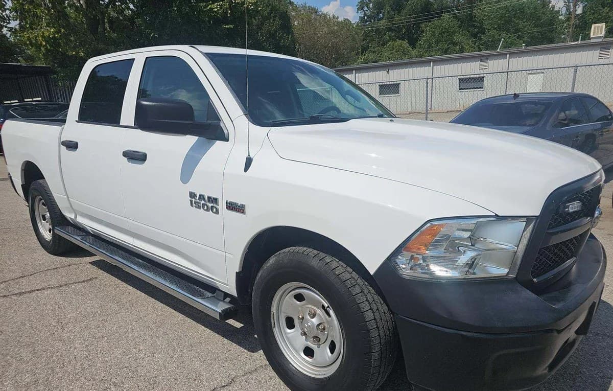 2017 RAM 1500 TRADESMAN CREW CAB SHORT BED 3