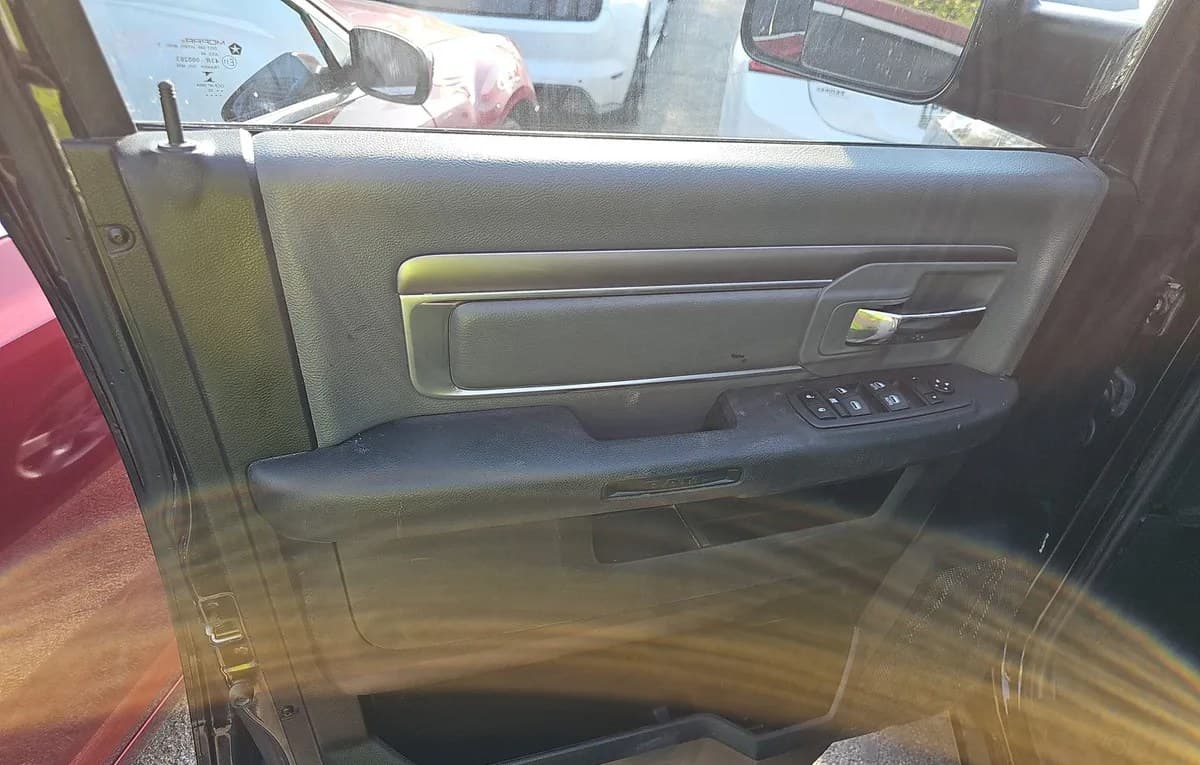 2022 RAM 1500 CLASSIC SLT CREW CAB SHORT BED 6