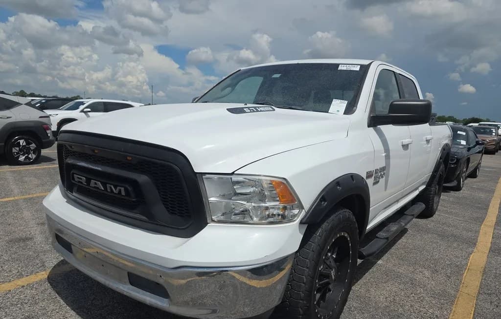 2019 RAM 1500 CLASSIC SLT CREW CAB MEDIUM BED 1