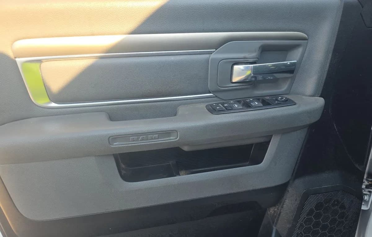 2020 RAM 1500 CLASSIC SLT CREW CAB MEDIUM BED 6
