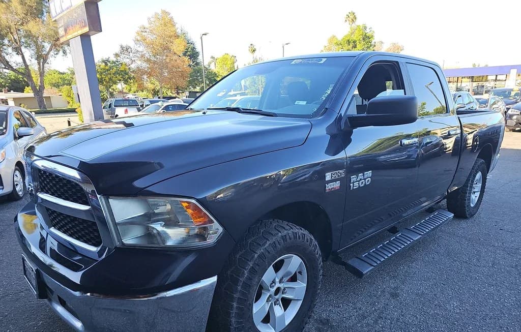 2017 RAM 1500 SLT CREW CAB MEDIUM BED 1
