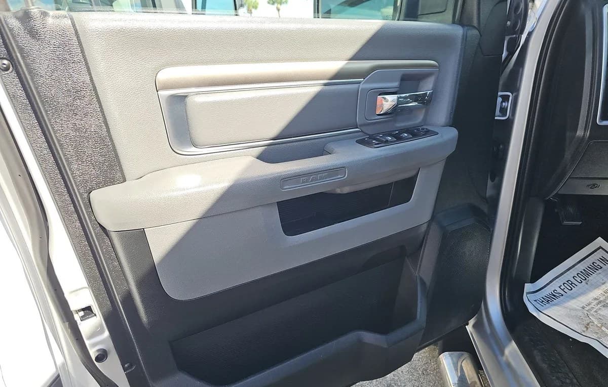 2017 RAM 1500 BIG HORN CREW CAB MEDIUM BED 6