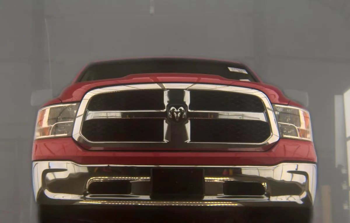 2020 RAM 1500 CLASSIC SLT CREW CAB MEDIUM BED 4