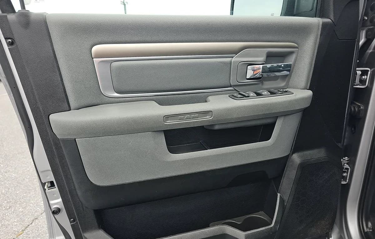 2020 RAM 1500 CLASSIC SLT CREW CAB MEDIUM BED 6