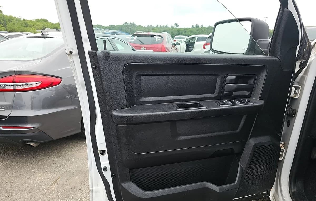 2019 RAM 1500 CLASSIC TRADESMAN EXTENDED CAB MEDIUM BED 6