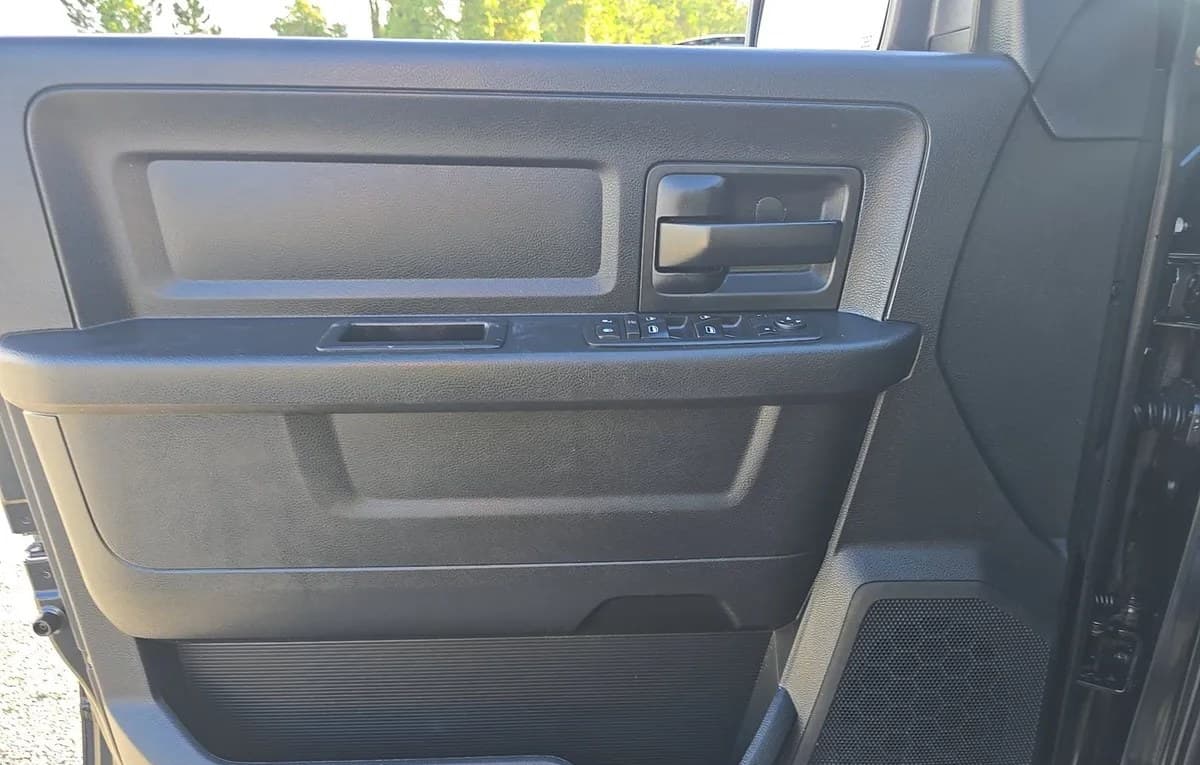 2017 RAM 1500 EXPRESS EXTENDED CAB MEDIUM BED 6