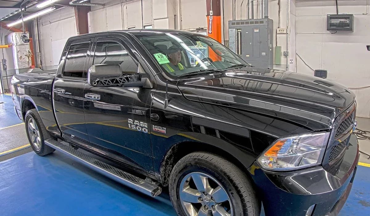 2018 RAM 1500 EXPRESS EXTENDED CAB MEDIUM BED 4