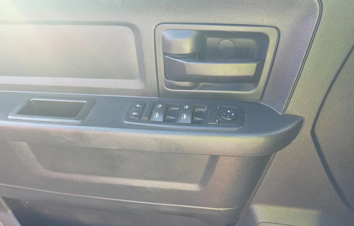 2017 RAM 1500 TRADESMAN EXTENDED CAB MEDIUM BED 6
