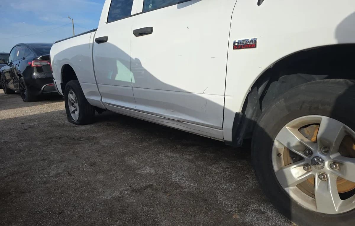 2017 RAM 1500 TRADESMAN EXTENDED CAB MEDIUM BED 5