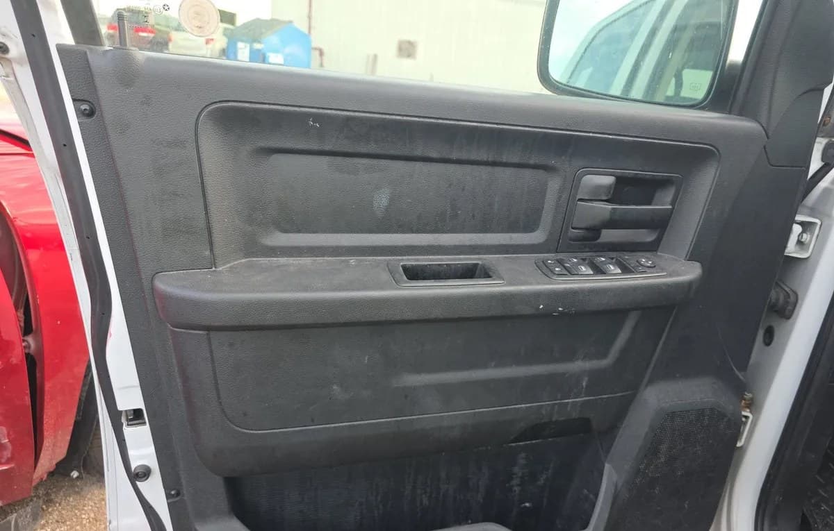 2017 RAM 1500 TRADESMAN EXTENDED CAB MEDIUM BED 6