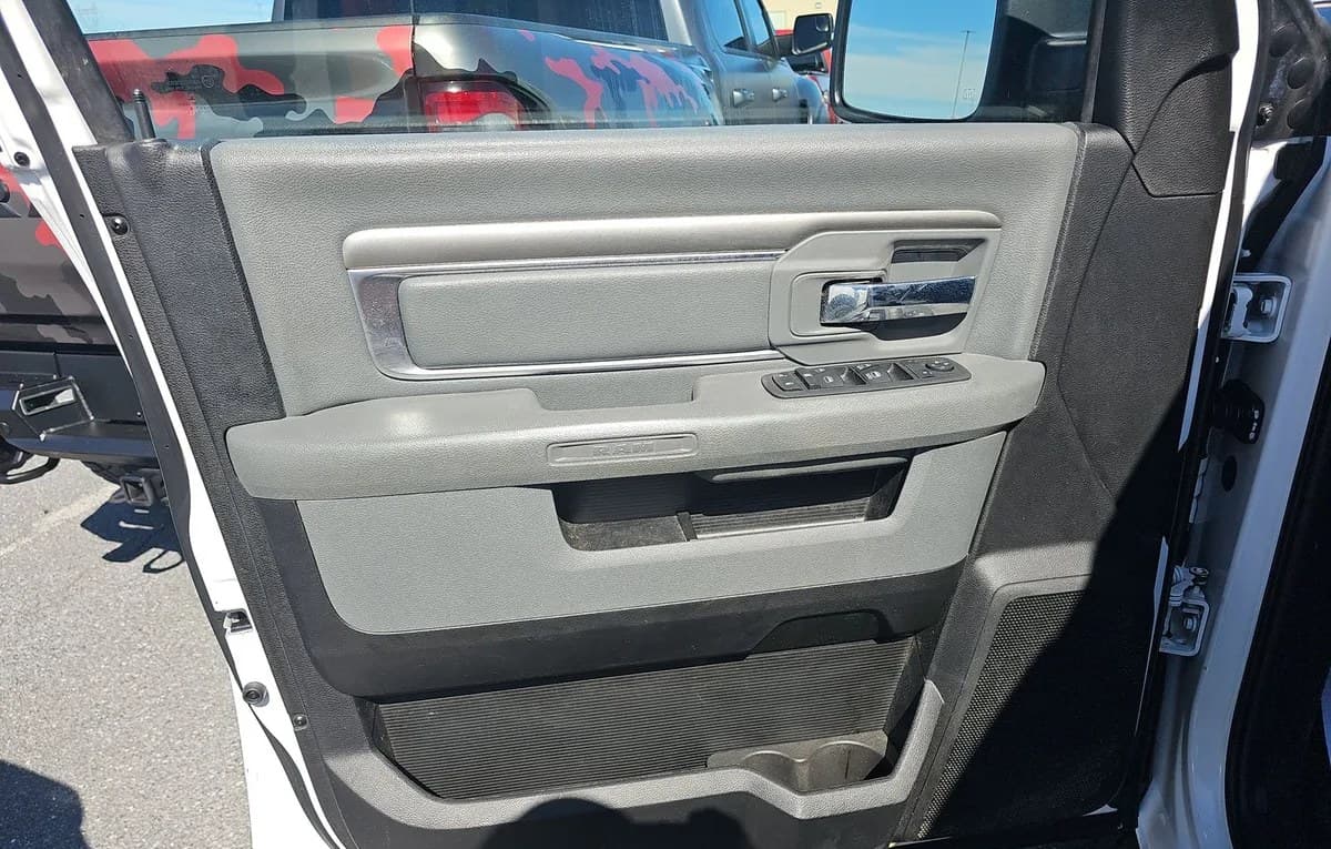 2019 RAM 1500 CLASSIC WARLOCK EXTENDED CAB MEDIUM BED 6
