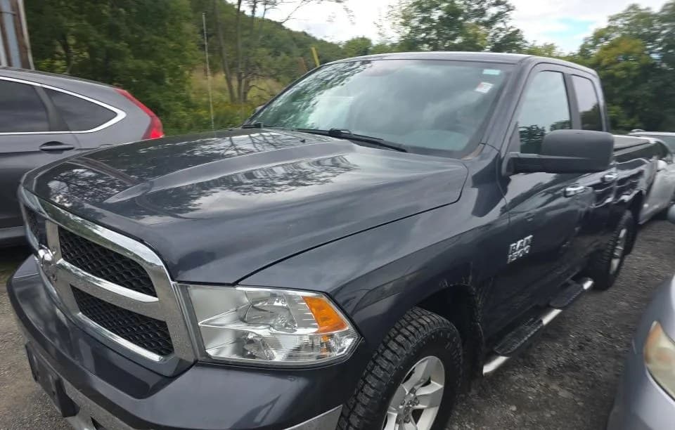 2017 RAM 1500 SLT EXTENDED CAB MEDIUM BED 1