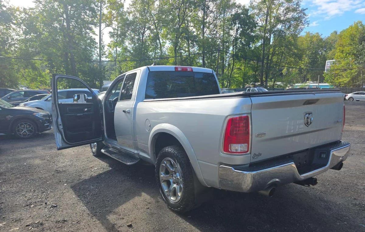 2017 RAM 1500 LARAMIE EXTENDED CAB MEDIUM BED 3