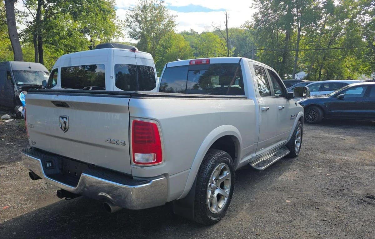 2017 RAM 1500 LARAMIE EXTENDED CAB MEDIUM BED 4