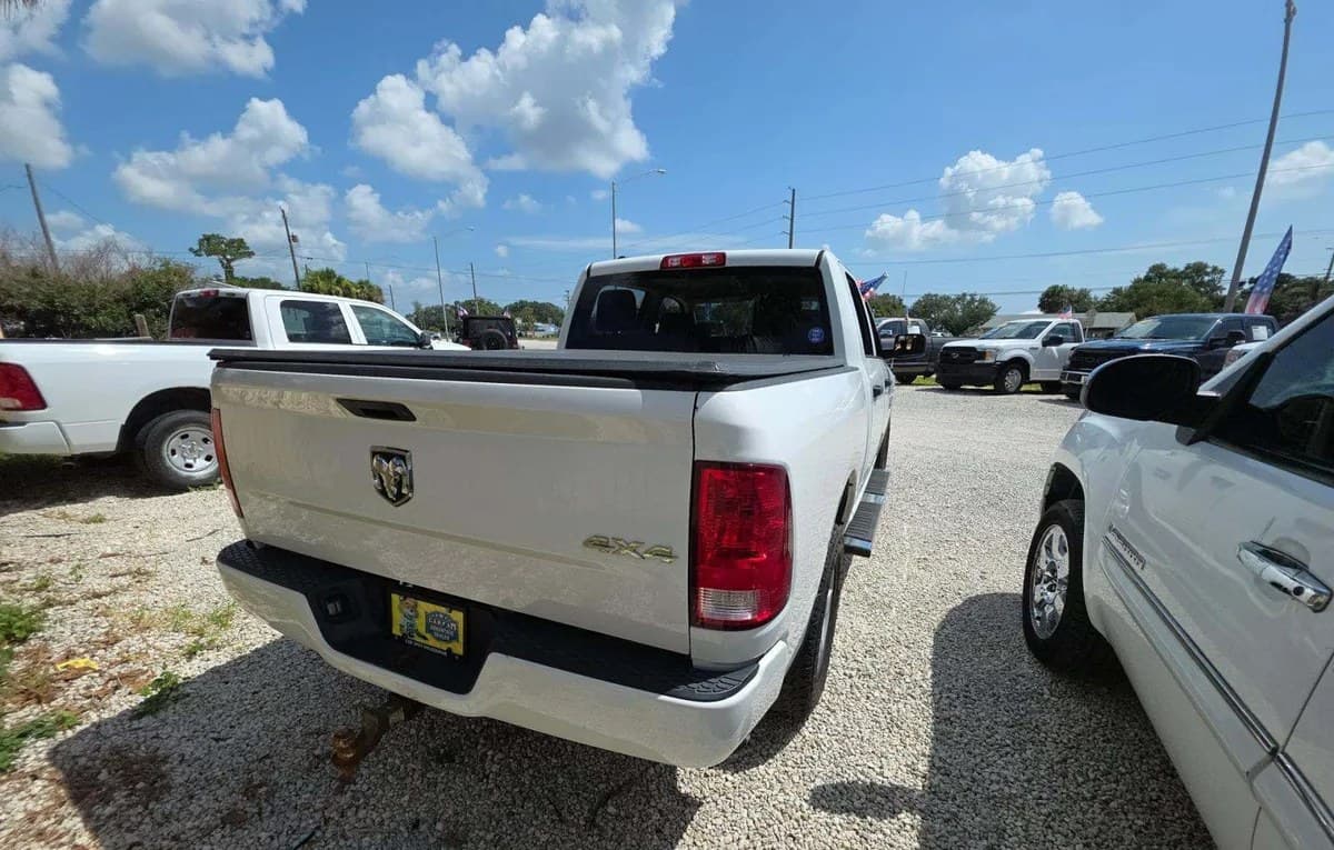 2017 RAM 1500 EXPRESS CREW CAB SHORT BED 4
