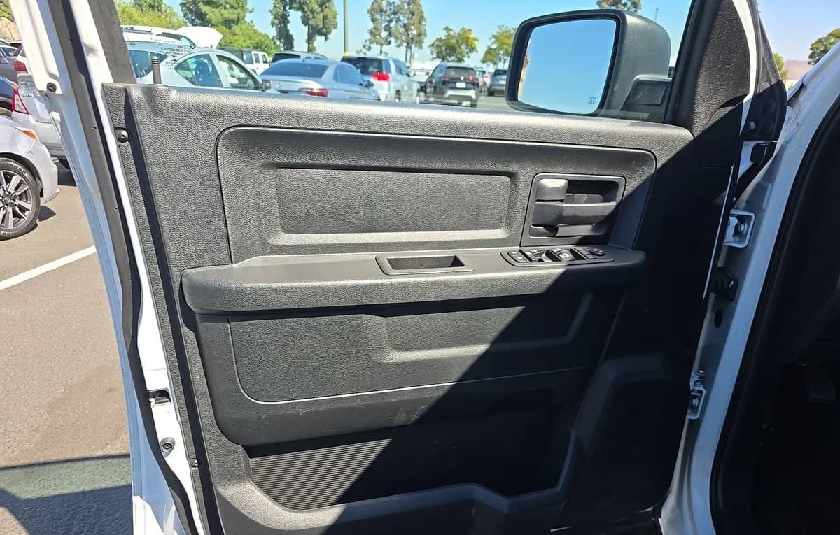 2018 RAM 1500 TRADESMAN CREW CAB SHORT BED 6