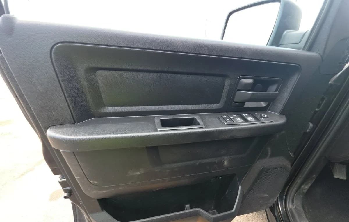 2019 RAM 1500 CLASSIC EXPRESS CREW CAB SHORT BED 6