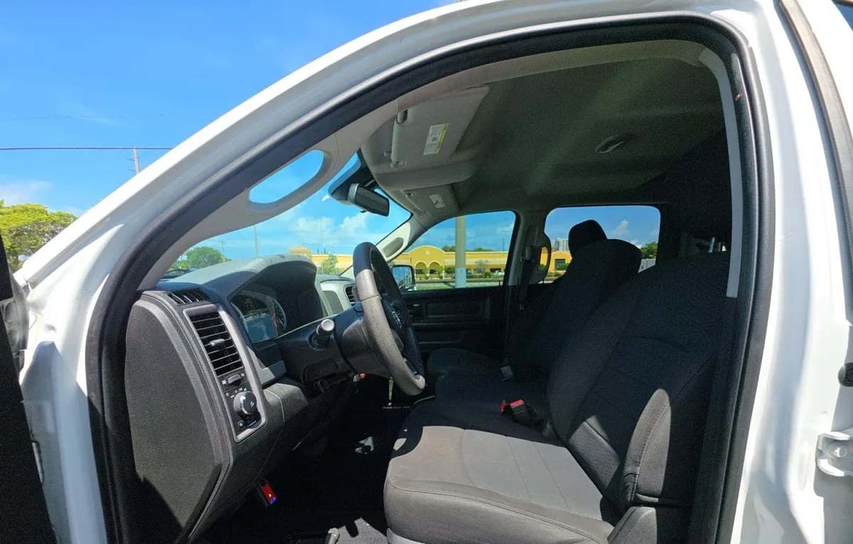 2019 RAM 1500 CLASSIC EXPRESS CREW CAB SHORT BED 4