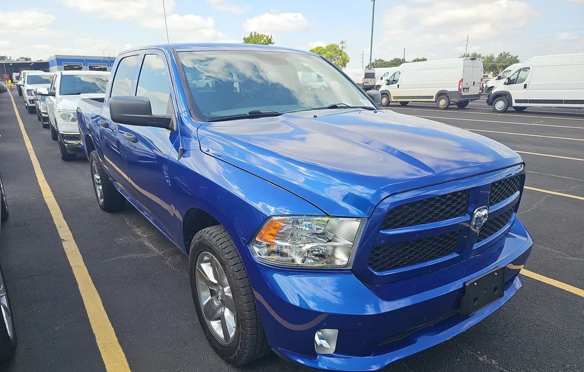 2019 RAM 1500 CLASSIC EXPRESS CREW CAB SHORT BED 4