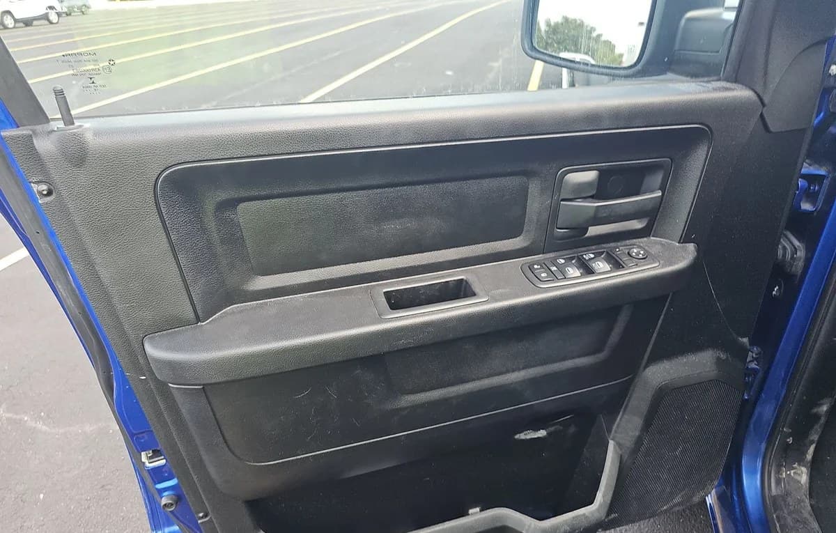 2019 RAM 1500 CLASSIC EXPRESS CREW CAB SHORT BED 6