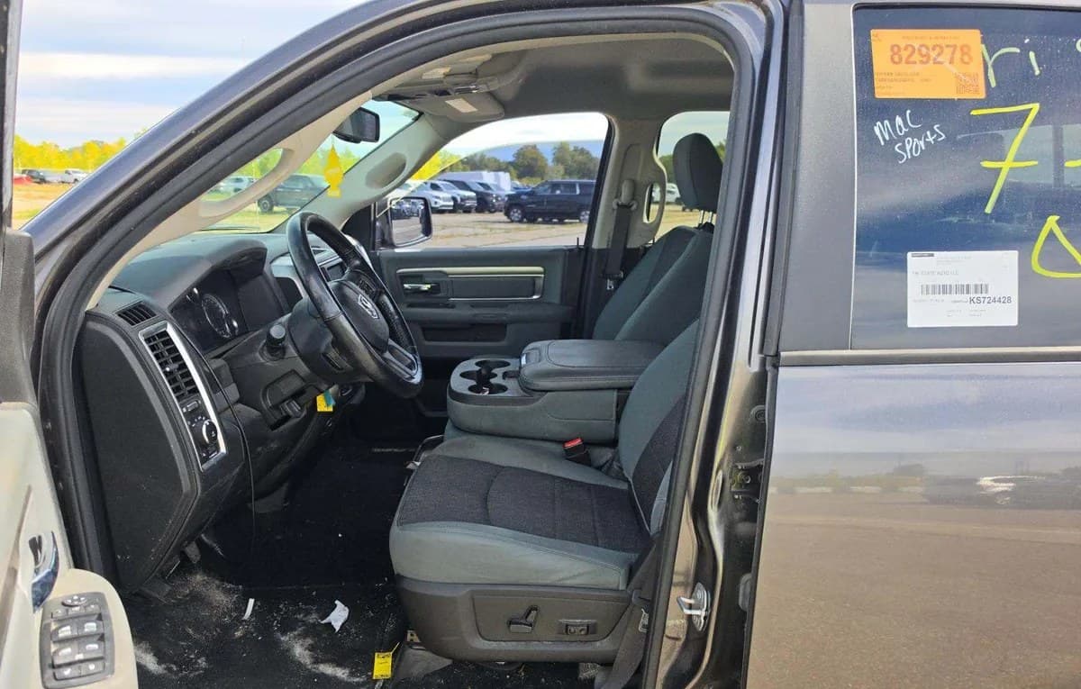 2019 RAM 1500 CLASSIC WARLOCK CREW CAB SHORT BED 4