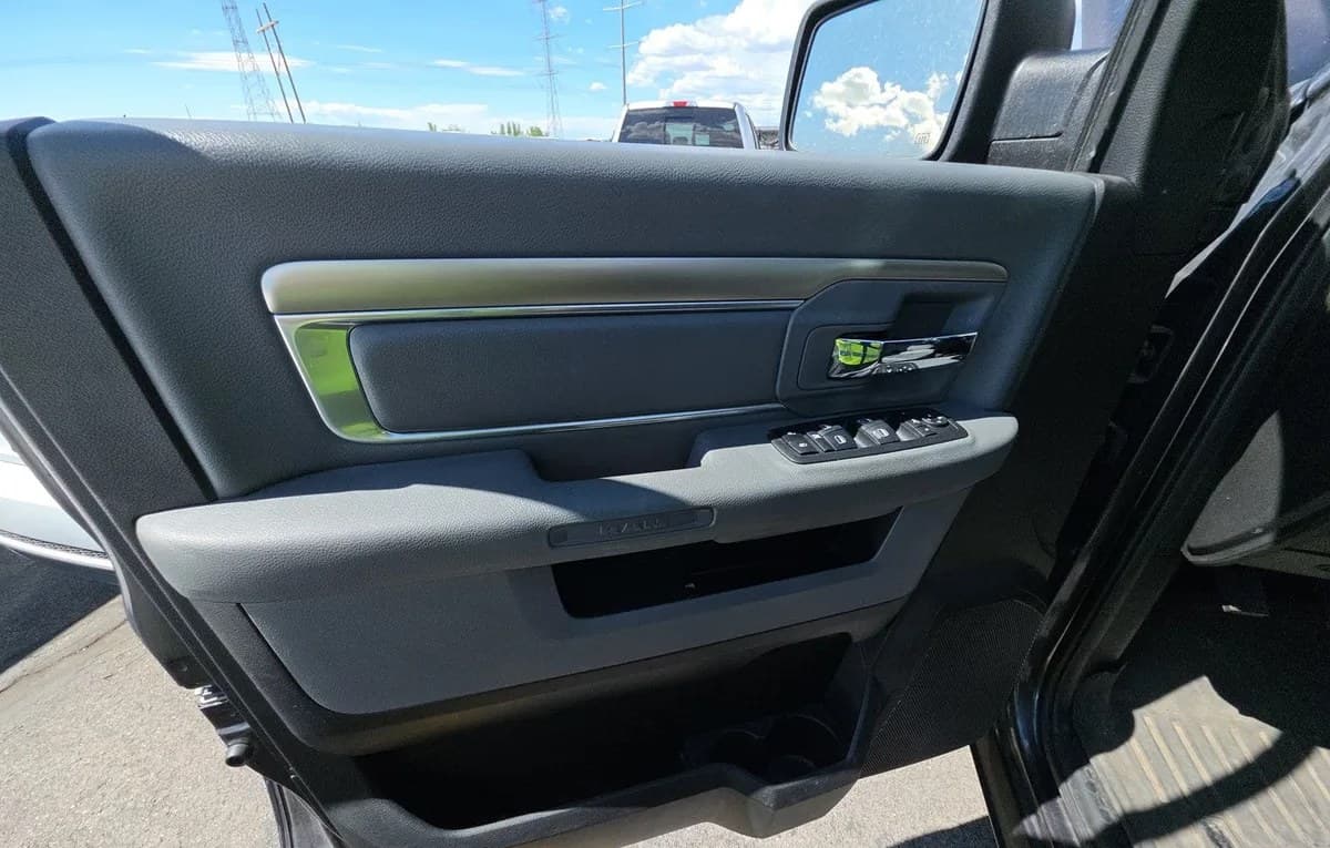 2019 RAM 1500 CLASSIC WARLOCK CREW CAB SHORT BED 6
