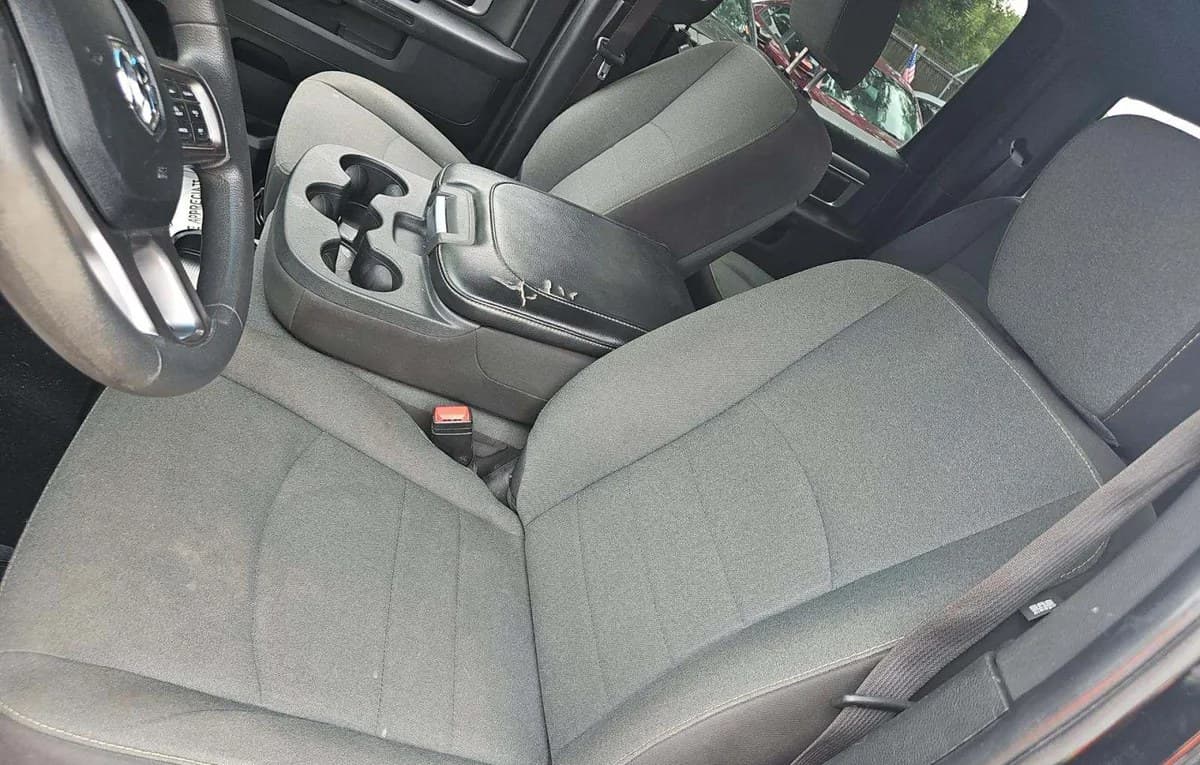 2022 RAM 1500 CLASSIC WARLOCK CREW CAB SHORT BED 4